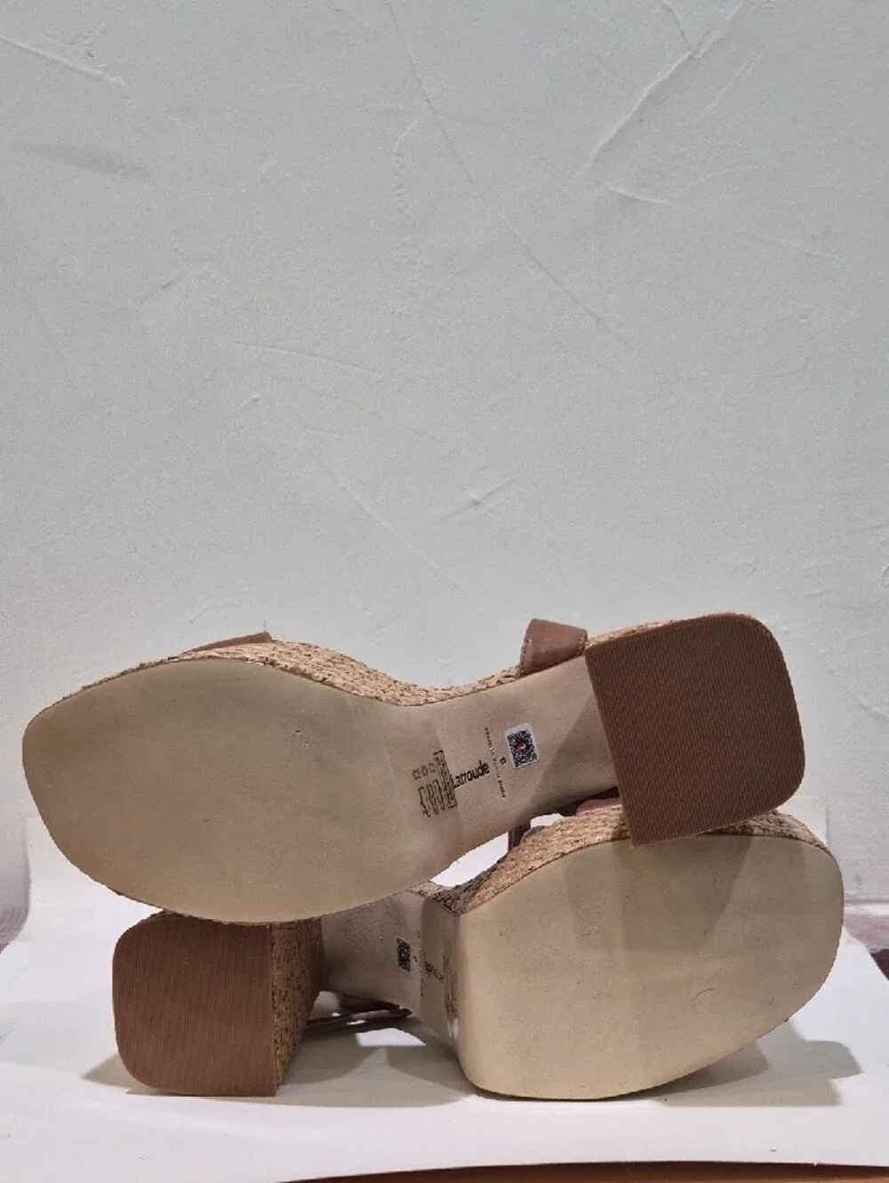Larroude Dolly Verona Sandal in Caramel/Raffia NWT Size 9